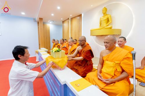 ภาพ No.233294:วันอาทิตย์ที่ 6 กรกฎาคม พ.ศ. 2568 พิธีถวายมหาสังฆทานแด่คณะสงฆ์ทั่วโลกและพิธีตักบาตรเนื่องในวันเข้าพรรษา  ณ วัดพุทธเคปทาวน์ ประเทศแอฟริกาใต้