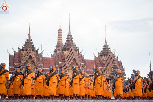 ภาพ No.127962:คณะพระธรรมยาตราฯ ปฎิบัติธรรมและถ่ายภาพหมู่ประวัติศาสตร์ ณ ลานหน้าพระปรางค์สามยอด วัดโคกสมานคุณ อ.หาดใหญ่ จ.สงขลา วันเสาร์ที่ 9 มีนาคม พ.ศ. 2567