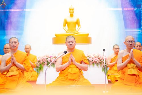 ภาพ No.256051:วันที่ 12 ตุลาคม พ.ศ. 2568 พิธีทอดกฐินวัดพระธรรมกายสวิตเซอร์แลนด์  ณ หอประชุมโรงเรียน Obergoldbach เมือง Bern ประเทศสวิตเซอร์แลนด์