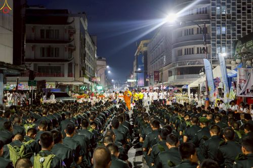 ภาพ No.237349:วันที่ 9-10 สิงหาคม พ.ศ. 2568 การเตรียมงาน เก็บงาน ของเจ้าหน้าที่ทุกสถานะ ในงานมหาสังฆทาน ตักบาตรพระ 10,000 รูป ใจกลางเมืองหาดใหญ่ จ.สงขลา