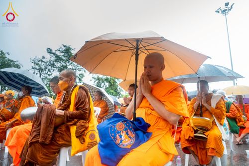 ภาพ No.226088:วันอาทิตย์ที่ 25 พฤษภาคม พ.ศ. 2568 พิธีตักบาตรพระ 1,000 รูปเมืองตรัง ครบรอบ 110 ปี เมืองทับเที่ยง ถวายเป็นพุทธบูชา ถวายเป็นพระราชกุศลแด่รัชกาลที่ 10 และอุทิศส่วนกุศลแด่อดีตเจ้าเมืองตรัง และบรรพบุรุษ ณ บริเวณหน้าศาลากลางจังหวัดตรัง ถนนพระราม 6