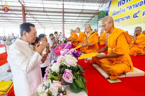 ภาพ No.250295:วันอังคารที่ 7 ตุลาคม พ.ศ. 2568 พิธีทอดผ้าป่าเพื่อสร้าง "ลานอเนกประสงค์พญานาค 4 ตระกูล" ณ พุทธอุทยานนานาชาติ อ.โพนพิสัย จ.หนองคาย