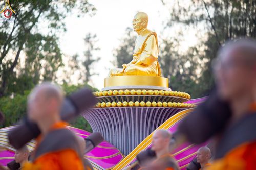 ภาพ No.186935:พระธรรมยาตราปฏิบัติธรรม และถ่ายภาพหมู่ประวัติศาสตร์ ปีที่ 13 ณ ลานทิศตะวันออก มหาวิหารพระมงคลเทพมุนี วัดพระธรรมกาย จ.ปทุมธานี วันเสาร์ที่ 28 ธันวาคม พ.ศ. 2567