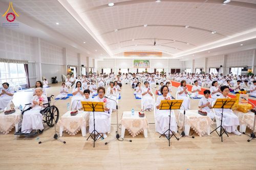 ภาพ No.174293:พิธีทอดกฐินกตัญญูบูชาธรรม ณ พระมหาเจดียทัตตชีโว ศูนย์อบรมเยาวชนกาญจนบุรี ในโครงการกฐินสามัคคีทั่วไทย 30,000 วัด บูชาธรรม 80 ปี หลวงพ่อธัมมชโย โดยคณะศิษยานุศิษย์วัดพระธรรมกาย วันที่ 9 พฤศจิกายน พ.ศ. 2567