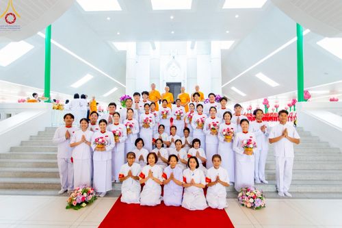 ภาพ No.214782:พิธีต้อนรับสัญญาบัตร พัดยศ พระราชวิเทศวชิรเวที (บัณฑิต วรปญฺโญ) เจ้าอาวาสวัดพระธรรมกายสกอตแลนด์ สหราชอาณาจักร ผู้ช่วยเจ้าอาวาสวัดพระธรรมกาย ณ อุโบสถพระไตรปิฏก วัดพระธรรมกาย