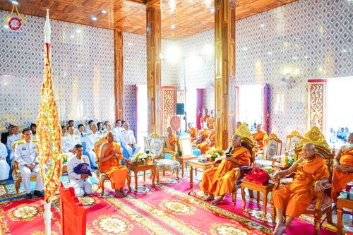 ภาพ No.146703:พิธีต้อนรับสัญญาบัตร พัดยศ ผ้าไตร ในโอกาสที่พระบาทสมเด็จพระเจ้าอยู่หัว ทรงพระกรุณาโปรดพระราชทานสัญญาบัตรตั้งสมณศักดิ์ พระวิมลศาสนวิเทศ (สำรวจ กมโล) เจ้าอาวาสวัดไทยนอร์เวย์ เป็นพระราชาคณะชั้นราช ในราชทินนามที่ “พระราชวชิรศาสนวิเทศ”