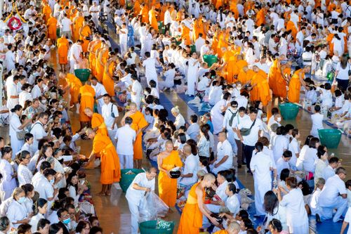 ภาพ No.277005:วันอาทิตย์ที่ 7 ธันวาคม พ.ศ. 2568 พิธีตักบาตรอาทิตย์ต้นเดือน ณ บ้านแก้วเรือนทองคุณยายฯ วัดพระธรรมกาย