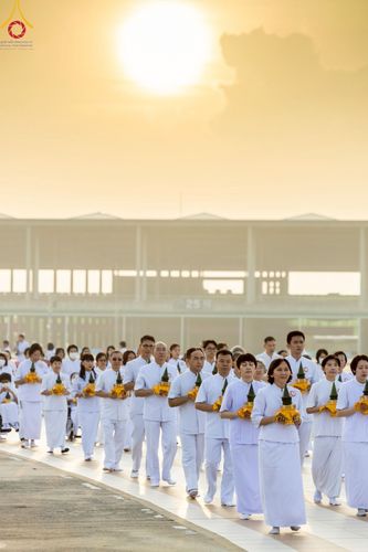 ภาพ No.216961:วันเสาร์ที่ 12 เมษายน พ.ศ. 2568 พิธีเวียนประทักษิณรอบพระมหาธรรมกายเจดีย์  พิธีวันทาเจดีย์ พิธีขอขมาและมอบผ้าไตร ในโครงการอุปสมบทหมู่ บูชาธรรมหลวงพ่อธัมมชโย, โครงการธรรมทายาท ระดับอุดมศึกษา รุ่นที่ 52 ,  โครงการบวชพระนานาชาติ AEC & WAB CEO รุ่นที่ 4 , ณ ว