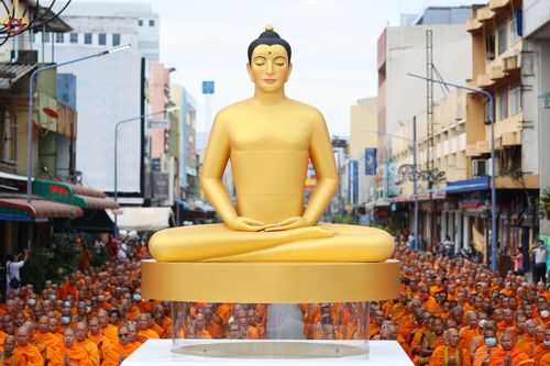 ภาพ No.85908:ตักบาตรพระนานาชาติ 10,000 รูป ใจกลางนครหาดใหญ่ จ.สงขลา วันอาทิตย์ที่ 20 สิงหาคม พ.ศ. 2566