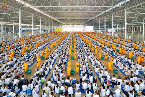 ภาพ No.126526:พิธีตักบาตร ในวันอาทิตย์ต้นเดือนที่ 3 มีนาคม พ.ศ. 2567 ณ บ้านแก้วเรือนทองคุณยายฯ วัดพระธรรมกาย