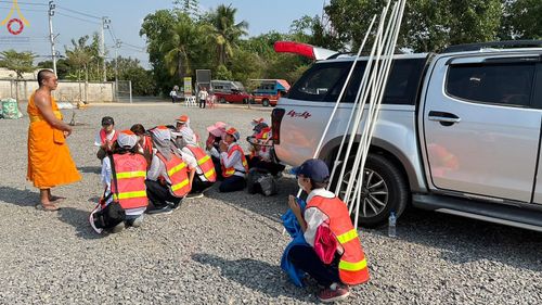 ภาพ No.116962:V.16 เป็นทีม การเตรียมงาน เก็บงาน การรับบุญของเจ้าหน้าที่หน่วยงานต่างๆ เพื่อโครงการธรรมยาตรา กตัญญูบูชามหาปูชนียาจารย์ พระมงคลเทพมุนี (สด จนฺทสโร) พระผู้ปราบมาร อนุสรณ์สถาน 7 แห่ง ปีที่ 12 ระหว่างวันที่ 2 - 31 มกราคม พ.ศ. 2567