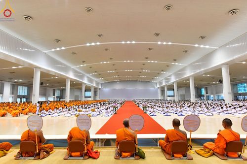 ภาพ No.146100:วันมหารำลึก ครั้งที่ 34 พิธีร่วมรำลึกถึงนักสร้างบารมีที่ล่วงลับไปแล้ว , พิธีสวดพระพุทธมนต์ ณ ห้องแก้วสารพัดนึก 1 วัดพระธรรมกาย วันเสาร์ที่ 27 กรกฎาคม พ.ศ. 2567