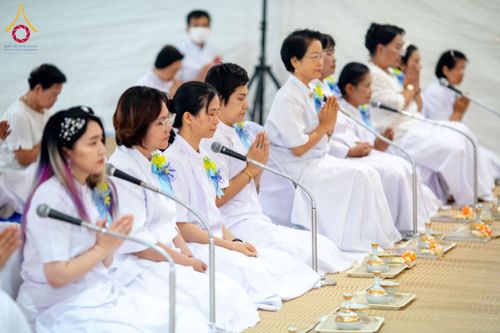 ภาพ No.201443:พิธีถวายภัตตาหารเป็นสังฆทาน แด่พระธรรมยาตรา ณ อนุสรณ์สถานบางปลา วัดบางปลา อำเภอบางเลน จังหวัดนครปฐม ในโครงการธรรมยาตรา กตัญญูบูชา มหาปูชนียาจารย์ พระมงคลเทพมุนี(สด จนฺทสโร) พระผู้ปราบมาร อนุสรณ์สถาน 7 แห่ง ปีที่ 13 วันที่ 25 มกราคม พ.ศ. 2568