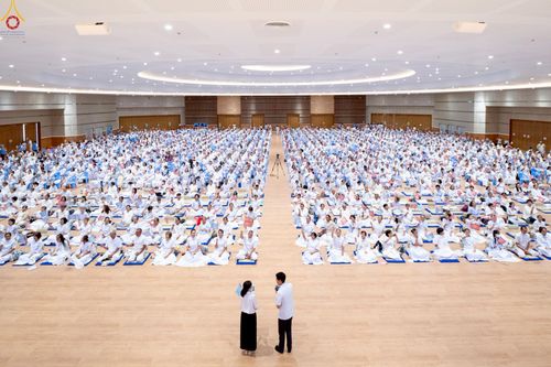 ภาพ No.239906:วันที่ ๒๒ - ๒๔ สิงหาคม พ.ศ. ๒๕๖๘ สัมมนารวมใจผู้นำบุญ บูชาธรรม ๘๑ ปี หลวงพ่อธัมมชโย กฐินสามัคคีทั่วไทย ๓๐,๐๐๐ วัด โครงการอุปสมบทบูชาธรรมมหาปูชนียาจารย์ ๓,๐๐๐ รูป รุ่นที่ ๑