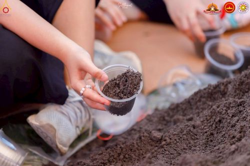 ภาพ No.224751:วันที่ 11 -12 พฤษภาคม พ.ศ. 2568 คณะพระอาจารย์ เจ้าหน้าที่ อาสาสมัคร นักศึกษา ทั้งชาวอินโดนีเซีย และชาวไทย ร่วมแรงร่วมใจ เตรียมงาน เก็บงาน ในวันวิสาขบูชา ณ พระมหาเจดีย์บรมพุทโธ ประเทศอินโดนีเซีย