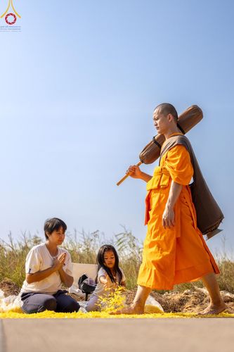 ภาพ No.190711:พิธีต้อนรับพระธรรมยาตรา ณ อนุสรณ์สถาน สถานที่ตั้งมโนปณิธานบวชตลอดชีวิต อนุสรณ์สถานคลองบางนางแท่น อ.สามพราน จ.นครปฐม ในโครงการธรรมยาตรา กตัญญูบูชา มหาปูชนียาจารย์ พระมงคลเทพมุนี(สด จนฺทสโร) พระผู้ปราบมาร อนุสรณ์สถาน 7 แห่ง ปีที่ 13 วันที่ 7 ม.ค.2568