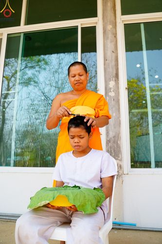 ภาพ No.134853:พิธีตัดปอยผม พิธีขอขมารับผ้าไตร พิธีบรรพชา และพิธีถวายบาตร ในโครงการบรรพชาสามเณร ฟื้นฟูพระพุทธศาสนาทั่วไทย  ณ ศูนย์ปฏิบัติธรรมและศูนย์อบรมเยาวชนเพชรบุรี ต.ท่าแลง อ.ท่ายาง จ.เพชรบุรี