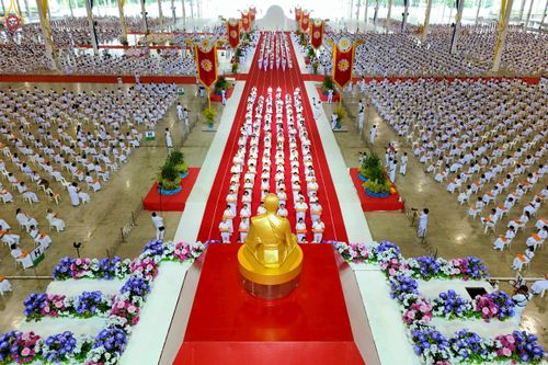 ภาพ No.240704:วันพุธที่ 27 สิงหาคม พ.ศ. 2568 พิธีทอดผ้าป่าเพื่อสร้างอาคาร  82 ปี หลวงพ่อธัมมชโย สมทบกฐินวัดพระธรรมกาย และกฐิน 30,000 วัดทั่วประเทศ ครั้งที่ 1