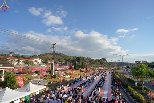 ภาพ No.187159:พิธีตักบาตรพระ ๕๐๐ รูป "สร้างบุญใหญ่ ส่งท้ายปีเก่า ต้อนรับปีใหม่ ๒๕๖๘" วันเสาร์ที่ ๒๘ ธันวาคม พ.ศ. ๒๕๖๗ ณ ถนนหน้าที่ว่าการอำเภอภูเรือ จังหวัดเลย