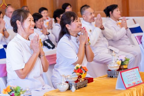 ภาพ No.91261:พิธีสมโภชพระประธาน "พระธรรมกาย" , พิธีเปิดไฟมงคลและเปิดไฟส่องสว่างรัศมีดวงธรรมพระประธาน "พระธรรมกาย" , พิธีทอดผ้าป่าภาคพื้น 19 วัดศูนย์สาขาภาคพื้นอเมริกา  และพิธีมุทิตาสักการะพระมหาเถระ พระเถระ ประจำปี 2566 วันอาทิตย์ที่ 15 ตุลาคม พ.ศ. 2566