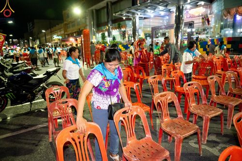 ภาพ No.151641:V.55 ทีมใหญ่ที่หาดใหญ่ เจ้าหน้าที่ทุกสถานะ หลายสัญชาติ ร่วมกันจัดงานตักบาตรที่หาดใหญ่ วันที่ 10-11 สิงหาคม พ.ศ. 2567