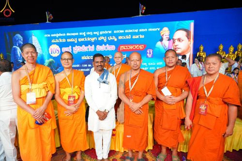ภาพ No.212851:วันอาทิตย์ที่ 23 มีนาคม พ.ศ. 2568 ❖ คณะสงฆ์นานาชาติส่งมอบพระประธาน 108 องค์ ทั่วอินเดียรำลึกชาตกาล 134 ปี ดร.อัมเบดการ์