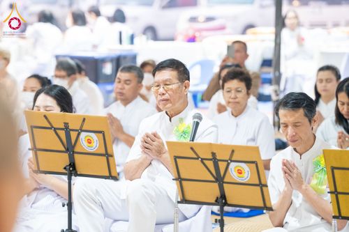 ภาพ No.201814:พิธีถวายภัตตาหารเป็นสังฆทาน แด่พระธรรมยาตรา ณ อนุสรณ์สถานบางปลา วัดบางปลา อำเภอบางเลน จังหวัดนครปฐม ในโครงการธรรมยาตรา กตัญญูบูชา มหาปูชนียาจารย์ พระมงคลเทพมุนี(สด จนฺทสโร) พระผู้ปราบมาร อนุสรณ์สถาน 7 แห่ง ปีที่ 13 วันที่ 26 มกราคม พ.ศ. 2568