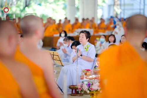 ภาพ No.198072:พิธีถวายภัตตาหารแด่พระภิกษุ สามเณร  บูชาธรรมคุณยายอาจารย์มหารัตนอุบาสิกาจันทร์ ขนนกยูง เนื่องในวาระวันคล้ายวันเกิดครบ 116 ปี วันอาทิตย์ที่ 19 มกราคม พ.ศ. 2568 ณ หอฉันคุณยายอาจารย์ฯ วัดพระธรรมกาย