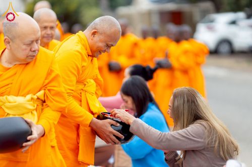 ภาพ No.233009:วันอาทิตย์ 29 มิถุนายน พ.ศ. 2568 กิจกรรมอบรมธรรมทายาทแอฟริกาใต้  ปฏิบัติธรรมสร้างสันติสุขภายใน แสงแห่งพุทธธรรมสู่แผ่นดินแอฟริกาใต้ ณ บริเวณหน้าวัดพระธรรมกายโจฮันเนสเบิร์ก