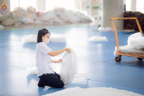 ภาพ No.218276:วันที่ 12-18 เมษายน พ.ศ. 2568 พระภิกษุและเจ้าหน้าที่อาสาสมัคร เตรียมพื้นที่ต้อนรับพักค้างพระสังฆาธิการ เนื่องในงานวันคุ้มครองโลก 22 เมษายน พ.ศ. 2568