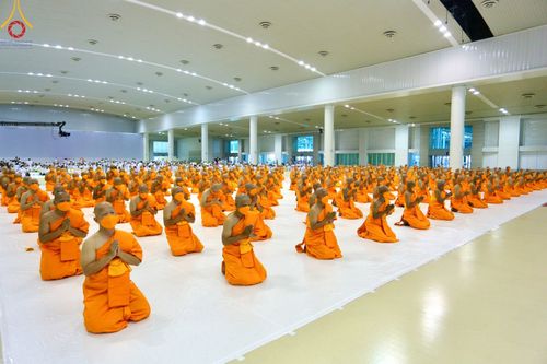 ภาพ No.101715:พิธีขอบรรพชา, พิธีขอสรณคมน์และศีล, พิธีถวายบาตร ในโครงการอุปสมบทหมู่ รุ่นบูชาธรรมมหาปูชนียาจารย์ ณ วัดพระธรรมกาย วันที่ 9 ธันวาคม พ.ศ. 2566