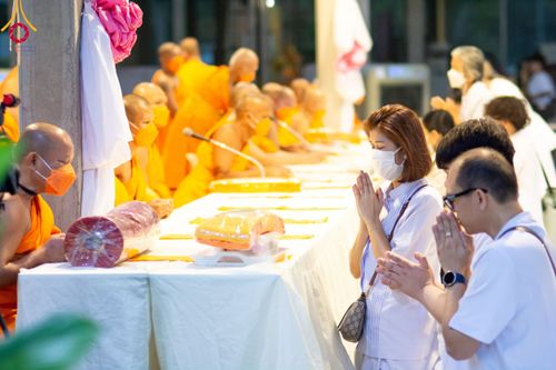 ภาพ No.111859:พิธีถวายภัตตาหารเป็นสังฆทาน แด่คณะพระธรรมยาตราฯ ในโครงการธรรมยาตรา กตัญญูบูชา มหาปูชนียาจารย์ พระมงคลเทพมุนี(สด จนฺทสโร) พระผู้ปราบมาร อนุสรณ์สถาน 7 แห่ง ปีที่ 12 วันที่ 14 มกราคม พ.ศ. 2567 ณ อนุสรณ์สถานมหาวิหารพระมงคลเทพมุนี  (โลตัสแลนด์) อ.สองพี่น้อง จ