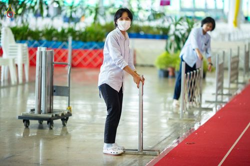 ภาพ No.88702:คณะสงฆ์ เจ้าหน้าที่ และสาธุชน ทุ่มเทแรงกายแรงใจเตรียมงาน เพื่องานวันครูผู้ค้นพบวิชชาธรรมกาย ตั้งแต่วันที่ 20 กันยายน พ.ศ. 2566