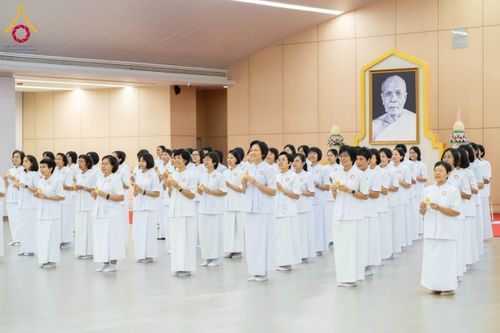 ภาพ No.161678:พิธีรับดวงแก้วนักเรียนบาลี ผู้สมัครสอบในนามวัดพระธรรมกาย วันพุธที่ 2 ตุลาคม พ.ศ. 2567 ณ เทวสภา อาคารร้อยปีคุณยายอาจารย์ฯ วัดพระธรรมกาย จ.ปทุมธานี