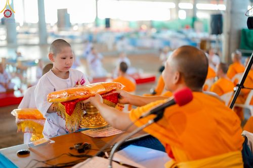 ภาพ No.214602:วันศุกร์ที่ 4 เมษายน พ.ศ.2568 นาคธรรมทายาทตักบาตรพระพี่เลี้ยง ในโครงการบรรพชาสามเณร ฟื้นฟูพระพุทธศาสนาทั่วไทย ณ วิหารคด 22 วัดพระธรรมกาย