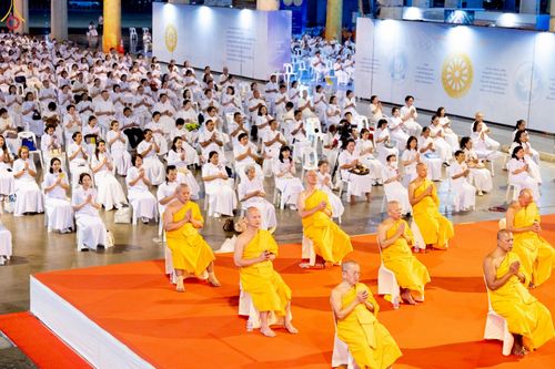 ภาพ No.241193:วันพุธที่ 27 สิงหาคม พ.ศ. 2568 พิธีฉลองชัยสวดมนต์ บทธัมมจักกัปปวัตตนสูตร ครบ 7,650,575,757 จบ ในวันธรรมชัย วัดพระธรรมกาย