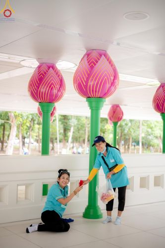 ภาพ No.145966:ชมรมจิตอาสาอนุรักษ์สิ่งแวดล้อม รับบุญทำความสะอาดบริเวณโบสถ์พระไตรปิฎก วัดพระธรรมกาย จ.ปทุมธานี วันที่ 25 กรกฎาคม พ.ศ. 2567