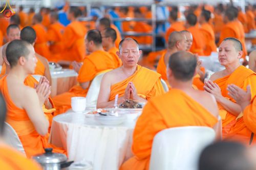 ภาพ No.157680:พิธีถวายภัตตาหารเมนูสวรรค์ ในพรรษาแห่งการเข้าถึงธรรม วันเสาร์ที่ 28 กันยายน พ.ศ. 2567 ณ หอฉันคุณยายอาจารย์ฯ วัดพระธรรมกาย