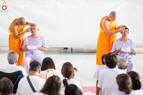 ภาพ No.140270:พิธีตัดปอยผมและปลงผม โครงการอุปสมบทหมู่ธรรมทายาท ระดับอุดมศึกษา รุ่นที่ 51 ภาคฤดูฝน วันเสาร์ที่ 8 มิถุนายน พ.ศ.2567 ณ มหารัตนวิหารคด 9 วัดพระธรรมกาย