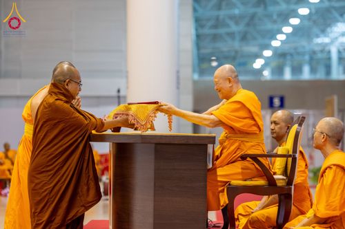 ภาพ No.209650:วันอาทิตย์ที่ 2 มีนาคม พ.ศ. 2568 พิธีภาคบ่าย สัมมนาพิเศษ, ปฏิบัติธรรม พิธีรับมอบพระบรมสารีริกธาตุ ณ สภาธรรมกายสากล วัดพระธรรมกาย