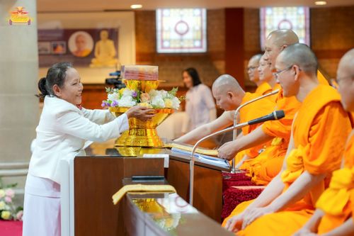 ภาพ No.169398:พิธีทอดกฐินสามัคคี เพื่อสนับสนุนการเผยแผ่พระพุทธศาสนาวิชชาธรรมกาย ณ วัดพระธรรมกายลอนดอน สหราชอาณาจักร วันอาทิตย์ที่ 20 ตุลาคม พ.ศ. 2567