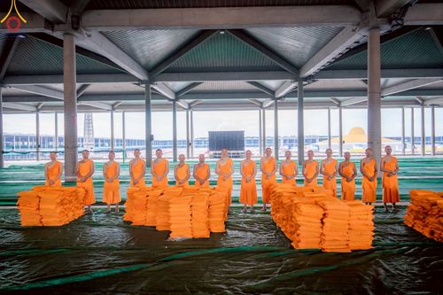 ภาพ No.219084:วันที่ 19-21 เมษายน พ.ศ. 2568 การเตรียมงานในลานธรรม , วิหารคด เพื่องานวันคุ้มครองโลก 22 เมษายน พ.ศ. 2568