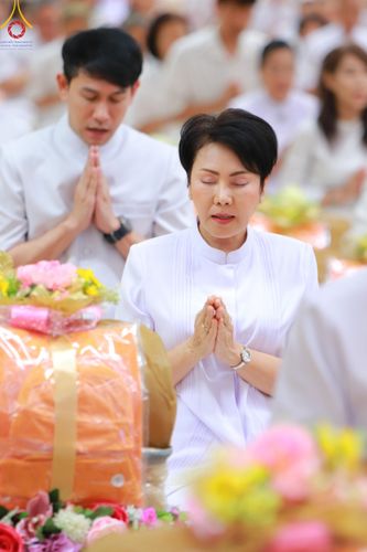 ภาพ No.180823:พิธีถวายภัตตาหารเมนูสวรรค์ และพิธีถวายอุปกรณ์กันหนาว แด่คณะพระภิกษุสามเณรวัดพระธรรมกาย วันอาทิตย์ที่ 8 ธันวาคม พ.ศ.2567 ณ สภาธรรมกายสากล วัดพระธรรมกาย