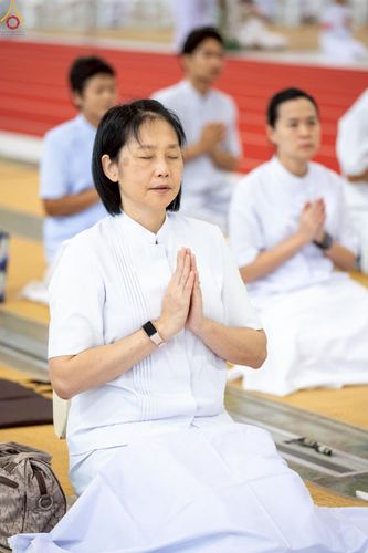 ภาพ No.251264:วันที่ 10 ตุลาคม พ.ศ. 2568 พิธีปฏิบัติธรรม ในวันคล้ายวันเกิด 141 ปี พระมงคลเทพมุนี (สด จนฺทสโร) พระผู้ปราบมาร ณ สภาธรรมกายสากล วัดพระธรรมกาย