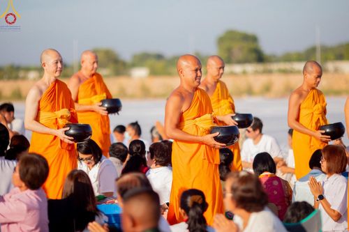 ภาพ No.211974:วันจันทร์ที่ 17 มีนาคม พ.ศ. 2568 พิธีตักบาตรพระกว่า 300 รูป ฉลองพิธีประดิษฐานพระบรมสารีริกธาตุ ณ ปทุมเจดีย์ เจดีย์พระพุทธเจ้า 5 พระองค์ ศูนย์อบรมเยาวชนปัตตานี บ้านโคกดีปลี ตำบลตุยง อำเภอหนองจิก จังหวัดปัตตานี