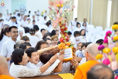 ภาพ No.230086:วันพฤหัสบดีที่ 26 มิถุนายน พ.ศ. 2568 พิธีทอดผ้าป่าฉลองอาคารชุดศูนย์ปฏิบัติธรรมน้ำใสใจสว่าง น้อมบูชาธรรมอายุวัฒนะมงคล 81 ปี หลวงพ่อธัมมชโย ณ ศูนย์ปฏิบัติธรรมน้ำใสใจสว่าง เขตบางกอกน้อย กรุงเทพมหานคร