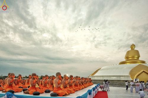 ภาพ No.118476:พิธีตักบาตรพระธรรมยาตรา ปีที่ 12 ณ อนุสรณ์สถานลำดับที่ 5 สถานที่เผยแผ่วิชชาธรรมกายครั้งแรก อนุสรณ์สถานบางปลา จ.นครปฐม วันที่ 25 มกราคม พ.ศ. 2567