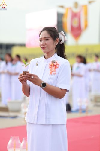 ภาพ No.252903:วันที่ 10 ตุลาคม พ.ศ. 2568 พิธีปลูกต้นทรัพย์บานชื่น ณ ลานธรรม วัดพระธรรมกาย