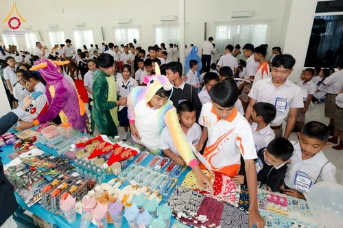 ภาพ No.180930:กิจกรรมวันรวมพลังเด็กดี V-Star ผู้นำฟื้นฟูศีลธรรมโลก ประจำปีพุทธศักราช 2567 จังหวัดสุพรรณบุรี ณ ศูนย์ปฏิบัติธรรมพระมงคลเทพมุนี อำเภอสองพี่น้อง จังหวัดสุพรรณบุรี วันที่ 21 พฤศจิกายน พ.ศ.2567