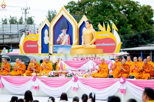 ภาพ No.241896:วันอาทิตย์ที่ 31 สิงหาคม พ.ศ. 2568 พิธีทำบุญแด่คณะสงฆ์ 122 รูป ฉลอง 121 ปี อำเภอคลองหลวง จ.ปทุมธานี เพื่อนำส่งช่วยเหลือคณะสงฆ์ 323 วัด 4 จังหวัดชายแดนภาคใต้ และช่วยเหลือประชาชนจากเหตุปะทะ แนวชายแดนไทย-กัมพูชา ณ บริเวณหน้าที่ว่าการอำเภอคลองหลวง 